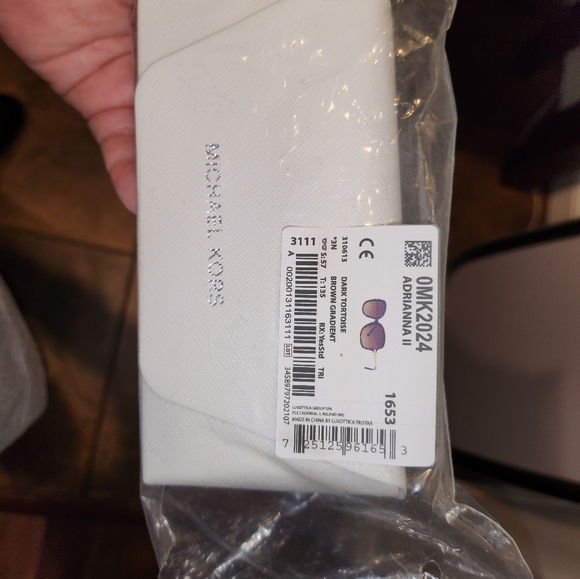 Michael Kors MK Adrianna II DARK Tortoise/Brown Gradient Sunglasses - Picture 4 of 4